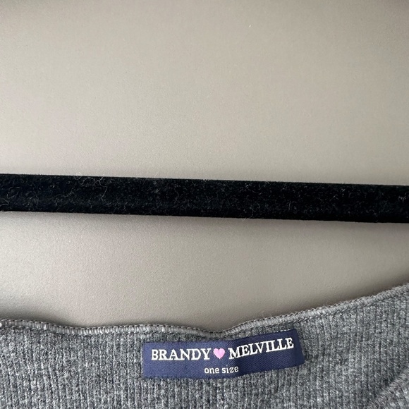 Brandy Melville Cropped Off-Shoulder Top in Grey - Picture 3 of 5